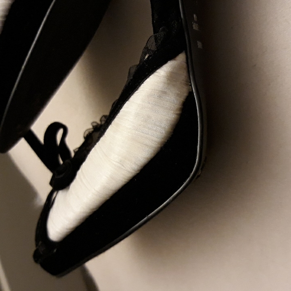 Gently Worn B/W Ruffle Trim Open-Toe Dress Shoe with platform  Shoe by Metaphor - Picture 8 of 16